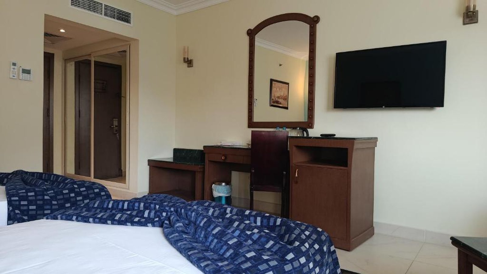 Boudl Grand Pyramids